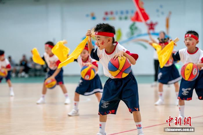 甘肃首届青少年三大球运动会开幕 系统育才模式