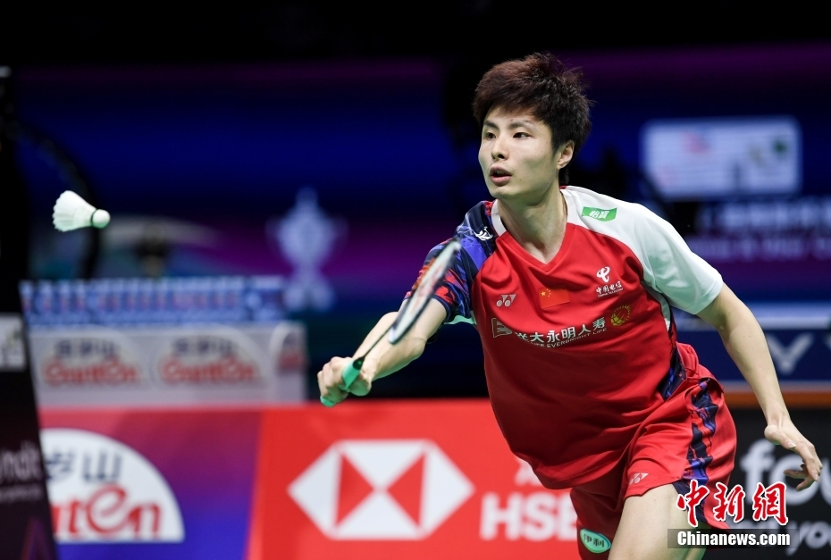 石宇奇比赛中突发高烧被担架送医