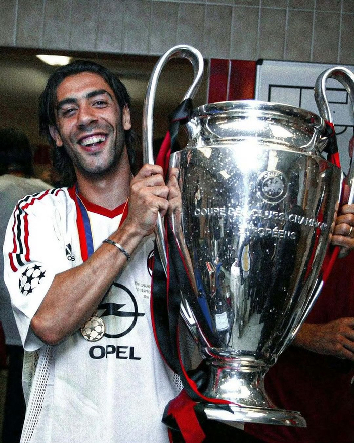 米兰传奇鲁伊·科斯塔生日快乐 荣任本菲卡主席