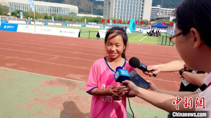 重庆乡村女足首夺全国冠军 追风计划助力圆梦