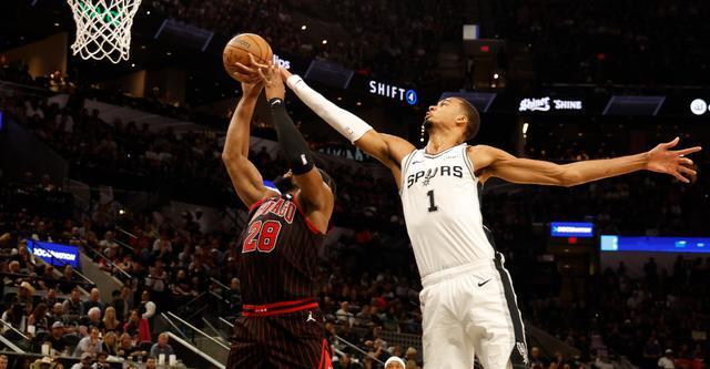 文班亚马荣膺NBA盖帽王 成历史第三位连续三赛季