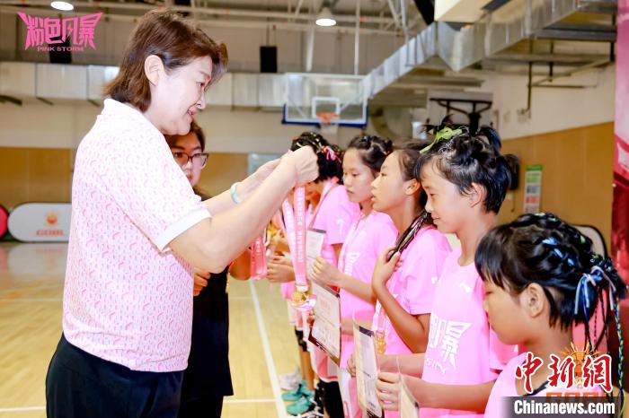 青少年女子篮球联赛夏季赛点燃青春热情 宋晓波