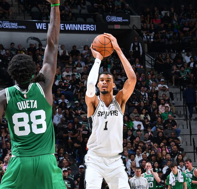 马刺大胜凯尔特人登顶西部第二 湖人森林狼排名